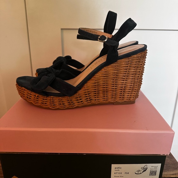 Kate Spade size 8.5 “Patio” navy suede with wicker platform sandal with bow - Picture 4 of 10